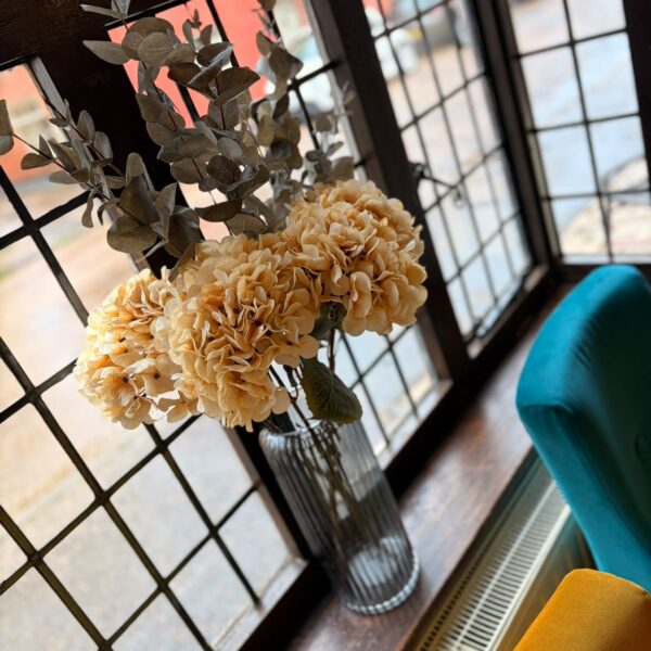 bell-inn-kersey-window-flowers bell-inn-kersey-window-flowers